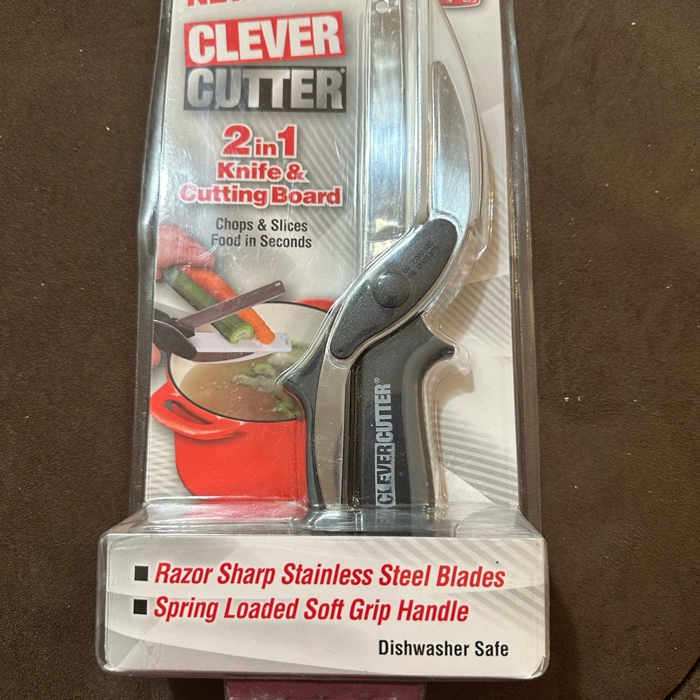 2-in-1 Knife and Cutting Board - Black